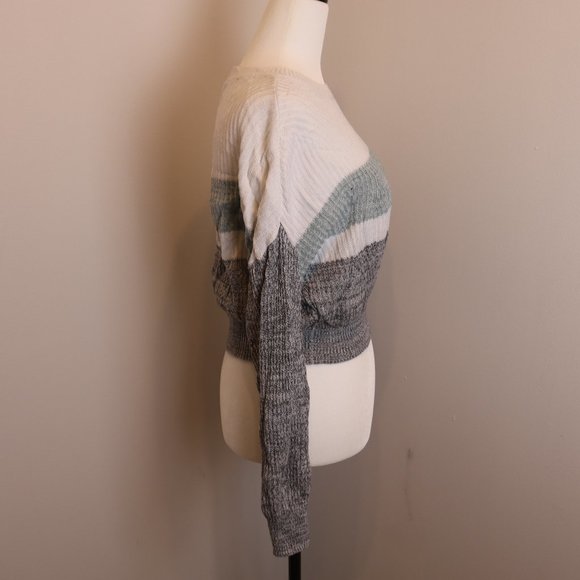 π΄3 for $20π΄ Cropped Knitted Sweatshirt - Picture 8 of 11